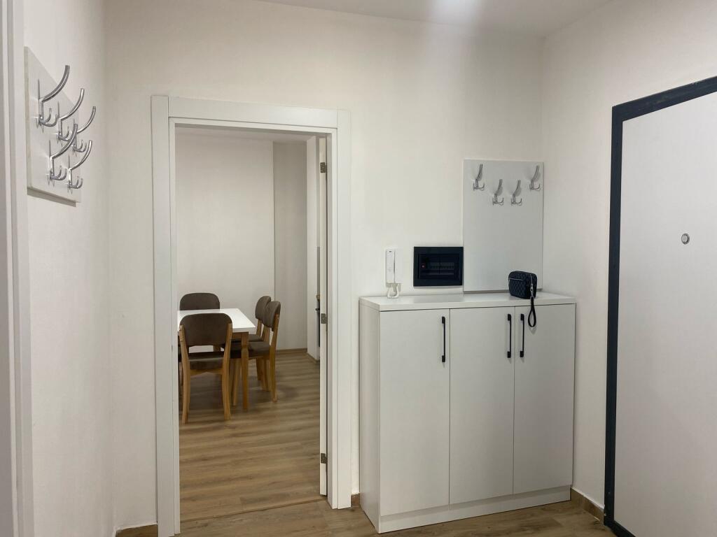 Tirana, for rent, 2+1 apartment with annex and balcony, 3rd floor, 113 m², 650 € (Bulevardi i Ri)