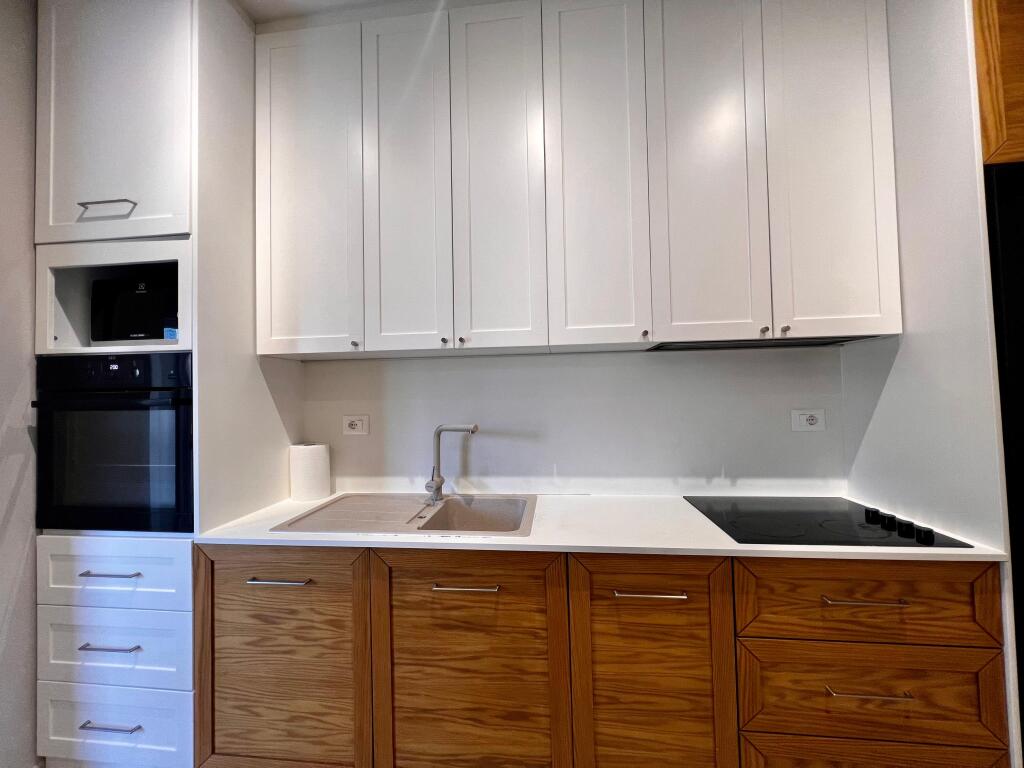 Jepet me qira, Apartament 2+1+ballkon, pranë ” Pazarit të Ri ”-Tiranë.