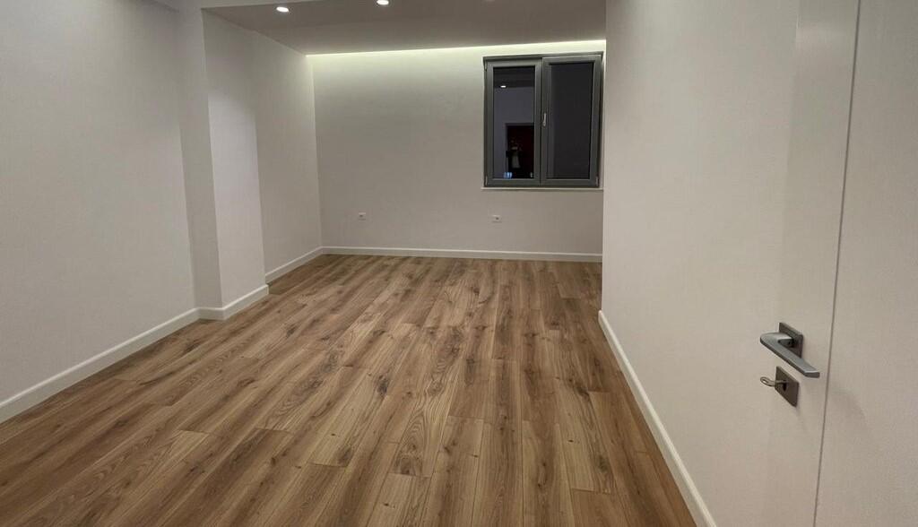 Vendesi Appartamento 2+1 – Via Kavajës, Tirana