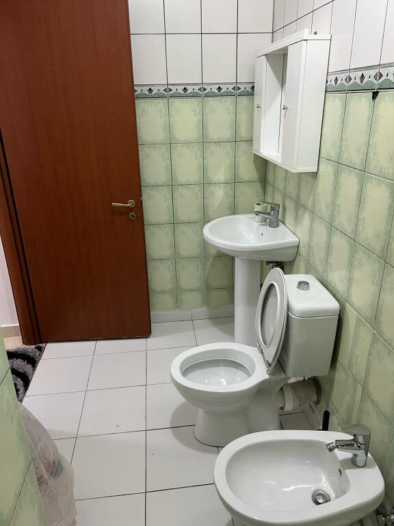 Affittasi appartamento 2+1, Comune di Parigi (via Bilal Golemi) 600 euro