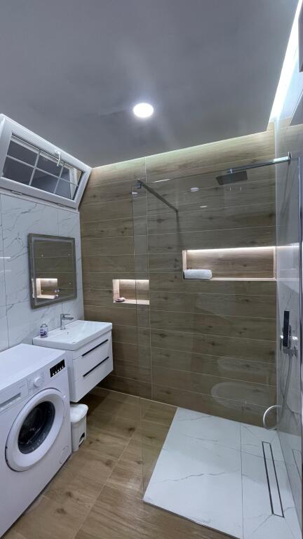 Jepet apartament 1+1 tek Kika 1 , komuna e parisit 