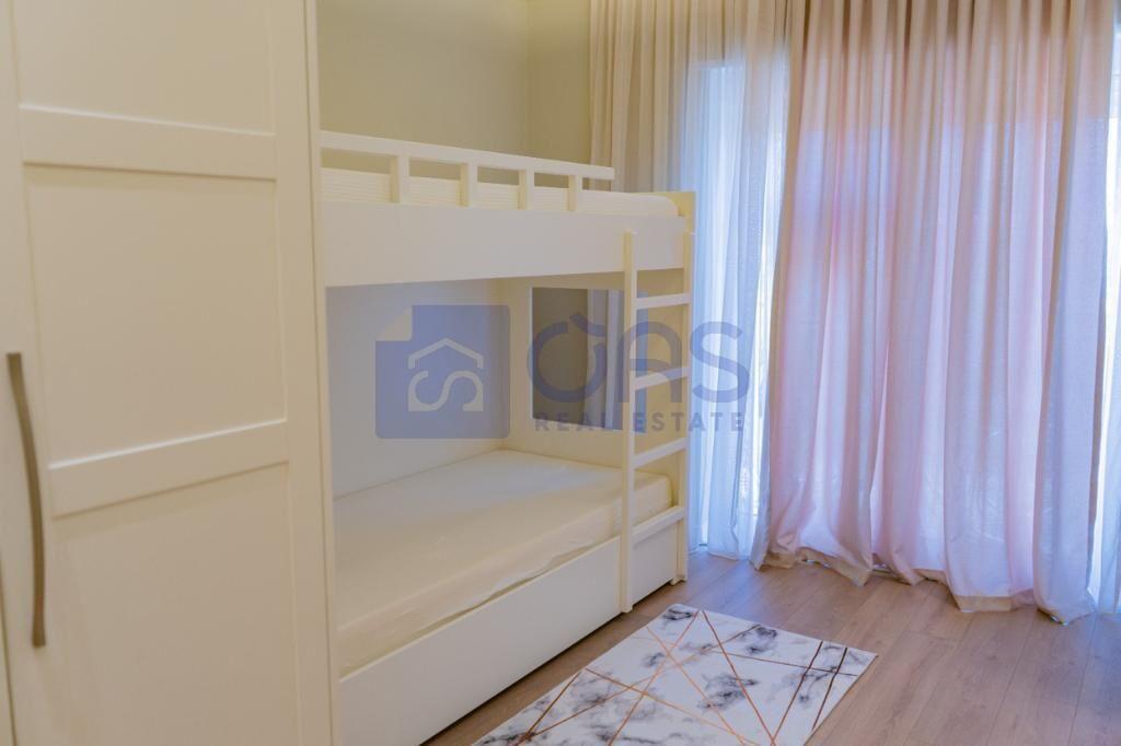 A 2+1 apartment is available at Kodra e Diellit. 900 euros.