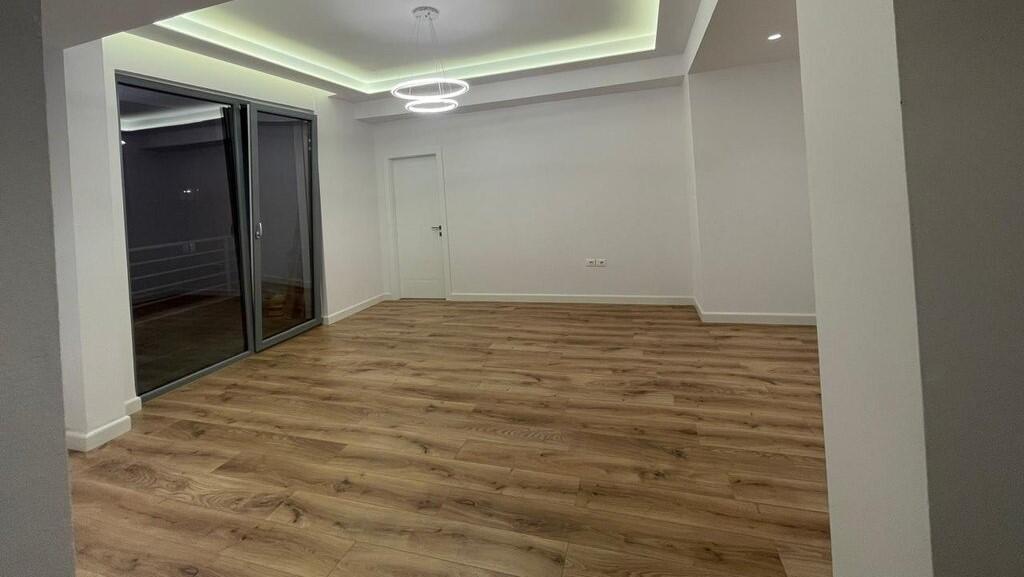 Vendesi Appartamento 2+1 – Via Kavajës, Tirana
