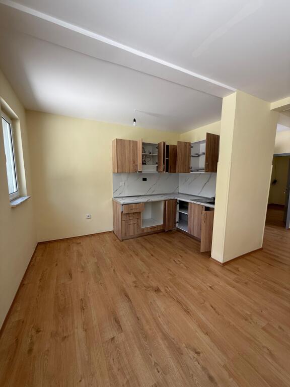 A private house with a yard is for rent in Don Bosko 15 Pakime, for offices.