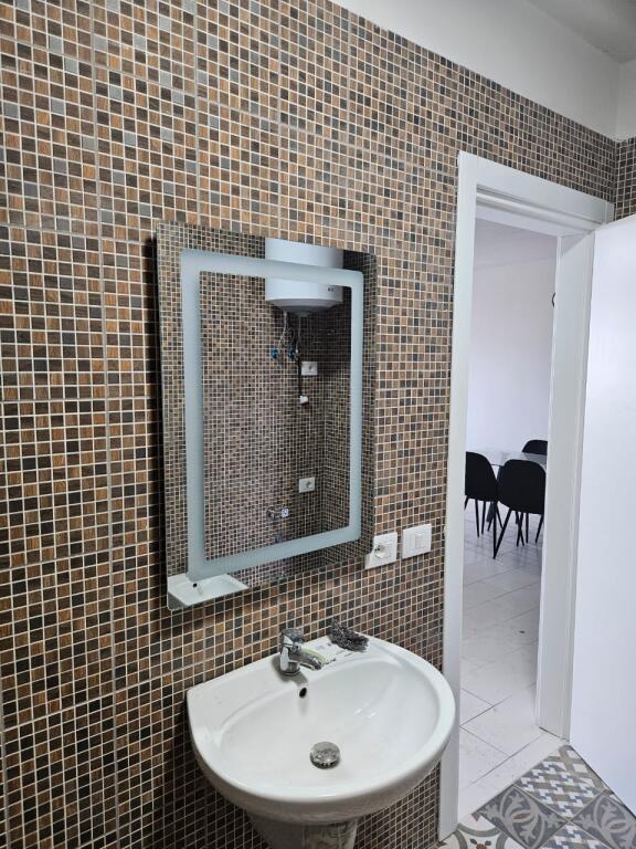 Affittasi Appartamento 1+1, Yzberisht presso Golden Park 450 euro