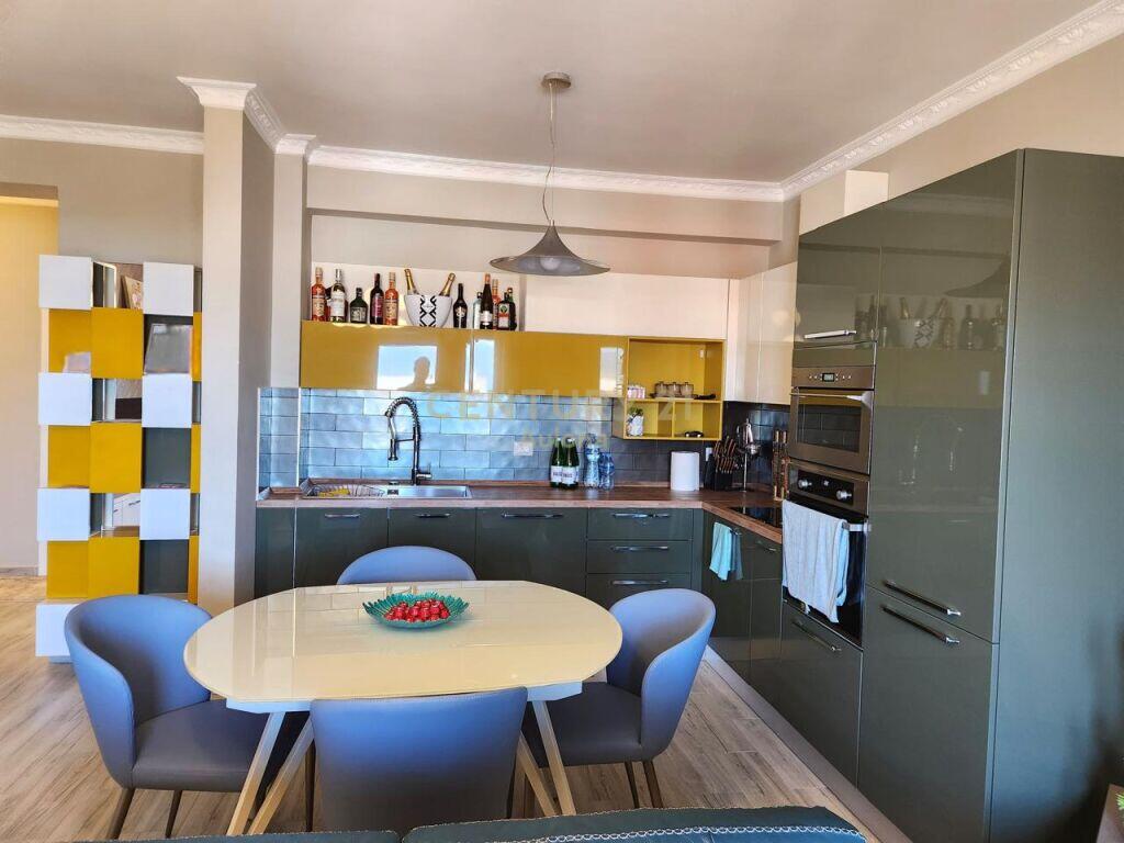 APARTMENT 2+1 FOR SALE ON THE LUNGOMARE WITH SEA VIEW