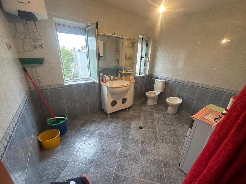 In the area of Xhamllik, Xhanfize Keko Street, near Shtraus Square, a 3+1 apartment is for sale for 135,000 Euro.