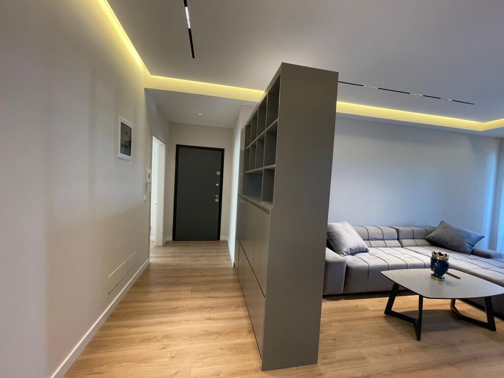 Jepet me qira 2+1+2 poste parkimi RIVERSIDE ASTIR 900€