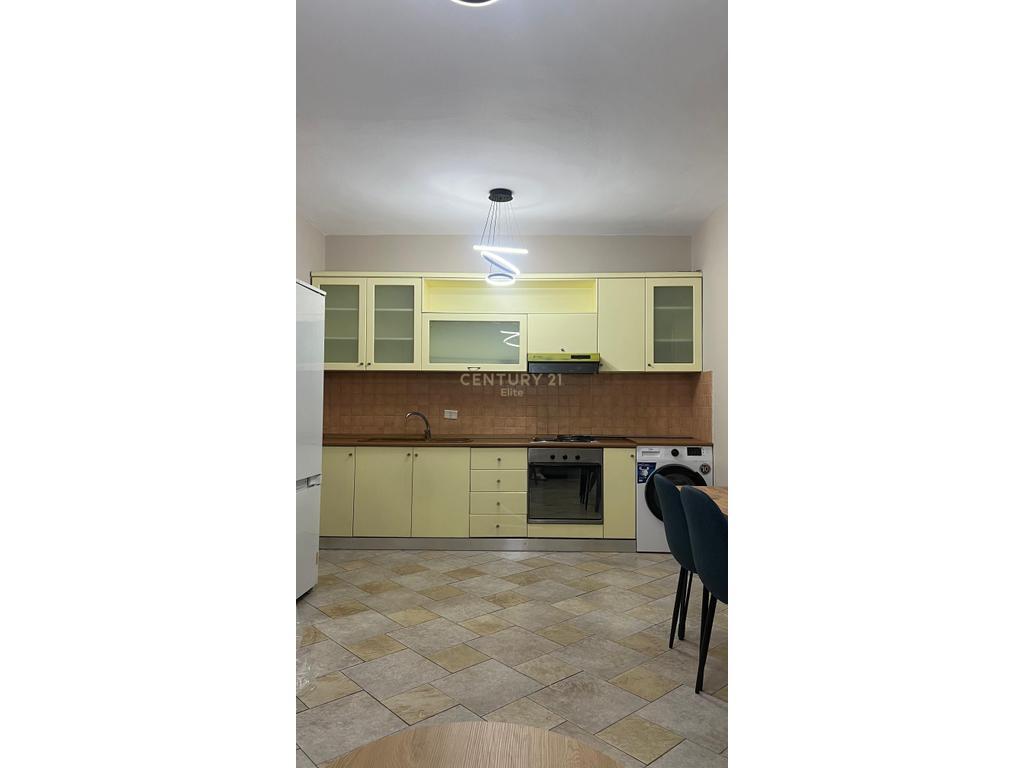 ApaRtament 1+1 me qera ne qender te Tiranes te 9 kateshet