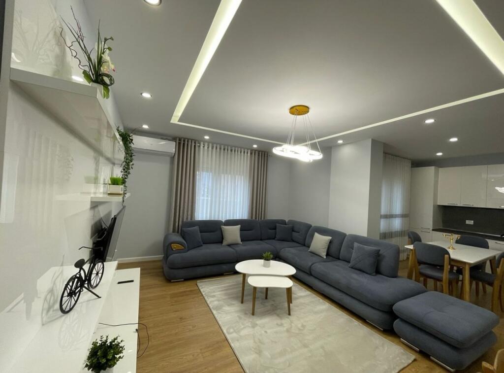 Apartment 2+1+2 for rent, Zogu i Zi near Ring Center 800 euros.