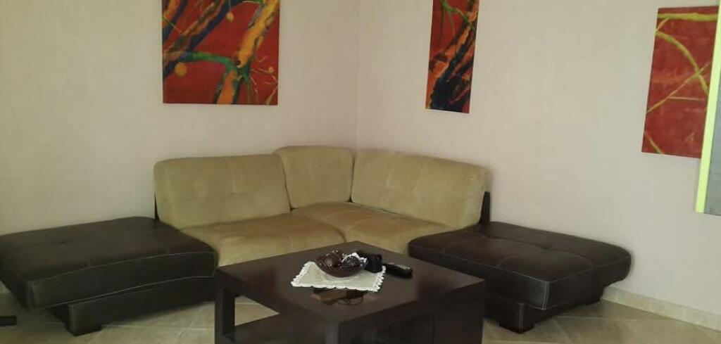 Jepet apartament 2+1+2 me qera tek Liqeni thate 