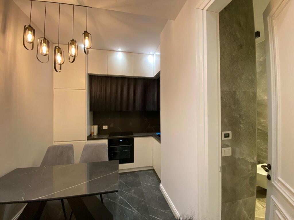 Jepet me qira 1+1+parkim Kompleksi Delijorgji 1000€