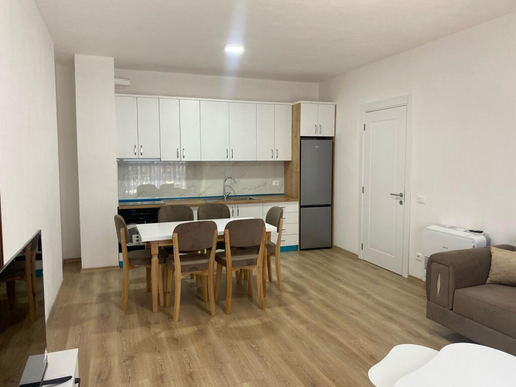 Tirana, for rent, 2+1 apartment with annex and balcony, 3rd floor, 113 m², 650 € (Bulevardi i Ri)
