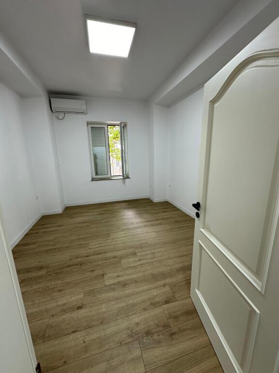 WE RENT A BUSINESS SPACE 3+1, 100M2 IN MYSLYM SHYRI
