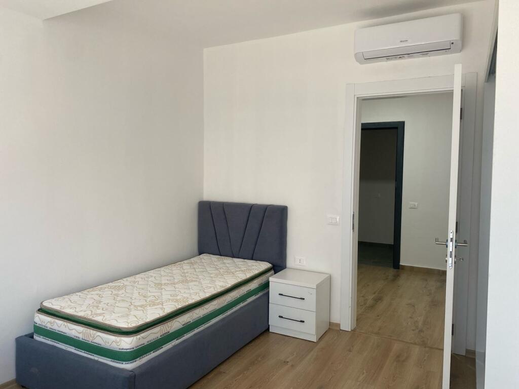 Tirana, for rent, 2+1 apartment with annex and balcony, 3rd floor, 113 m², 650 € (Bulevardi i Ri)