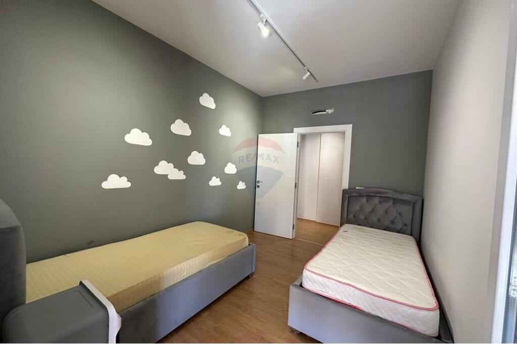 A 2+1+2 apartment is available for rent.