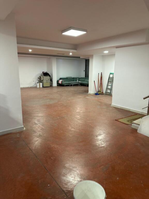Jepet magazine 450 m2 me qera tek rr Jordan Misja
