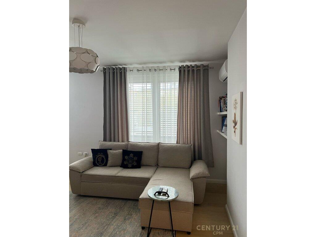 1+1 apartment + parking space for rent near Bardhyl street close to Çajupi school.