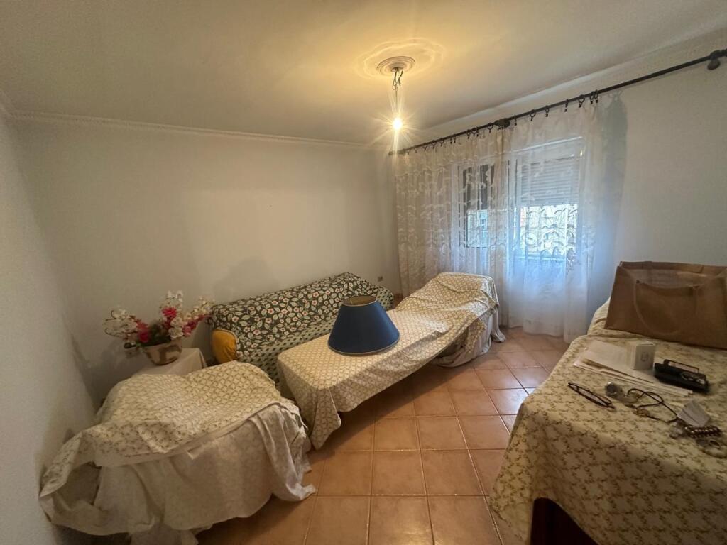 In the area of Xhamllik, Xhanfize Keko Street, near Shtraus Square, a 3+1 apartment is for sale for 135,000 Euro.