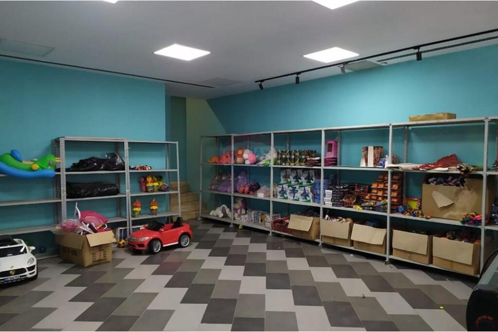 2 STORY BUILDING FOR RENT