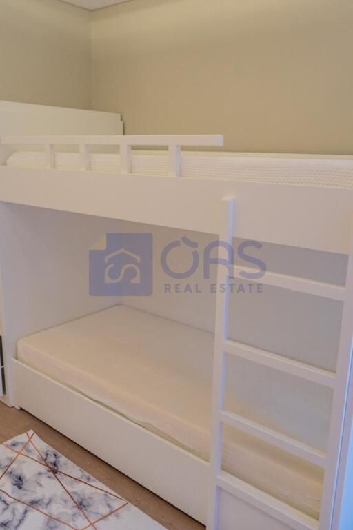 A 2+1 apartment is available at Kodra e Diellit. 900 euros.