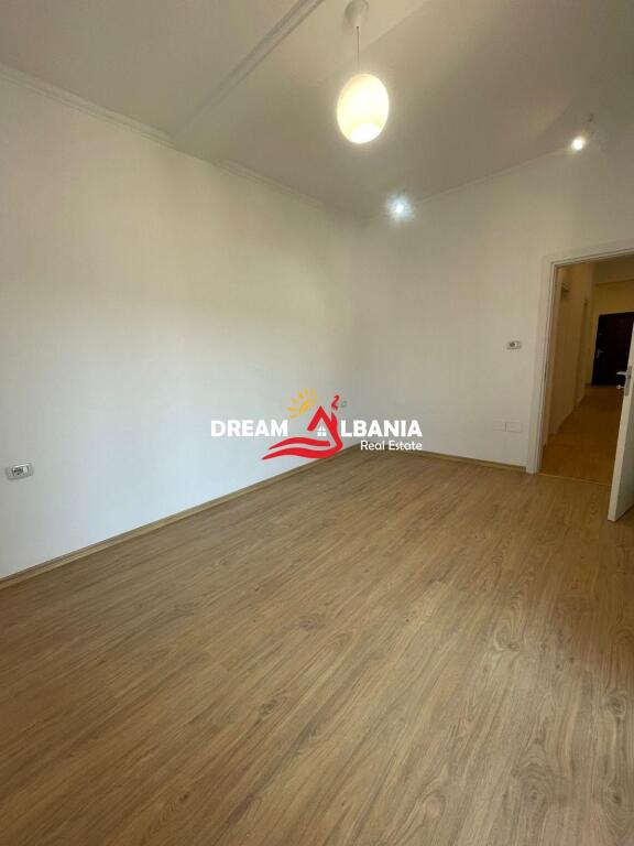 In the building near the Insig palace, a 2+1 apartment is available for rent (42215265).