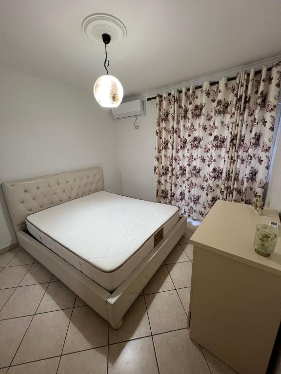 Affittasi appartamento 2+1, Comune di Parigi (via Bilal Golemi) 600 euro
