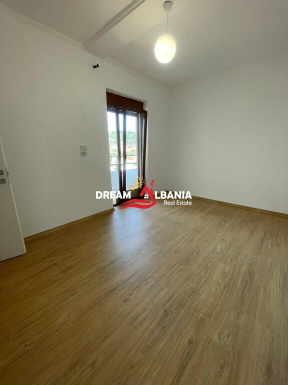 In the building near the Insig palace, a 2+1 apartment is available for rent (42215265).