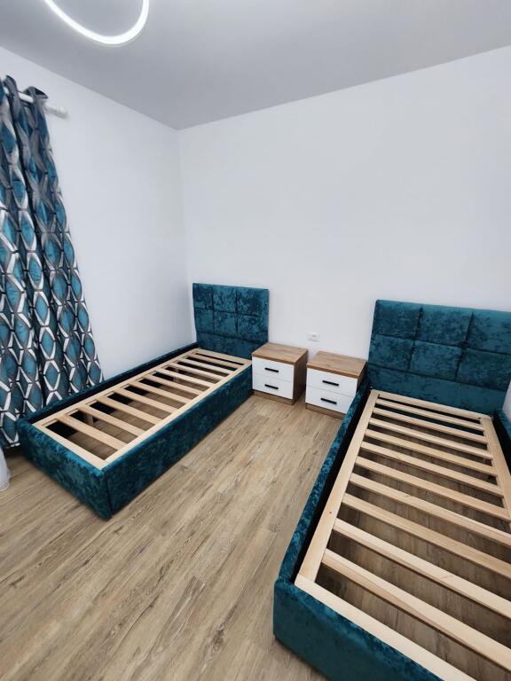 Jepet Apartament 2+1+2 me Qera Tek Stadiumi Air Albania