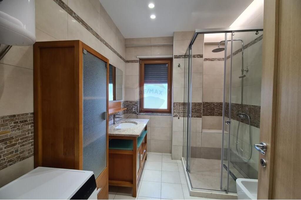 Apartament 2+1+2 me qera tek Liceu Artistik!