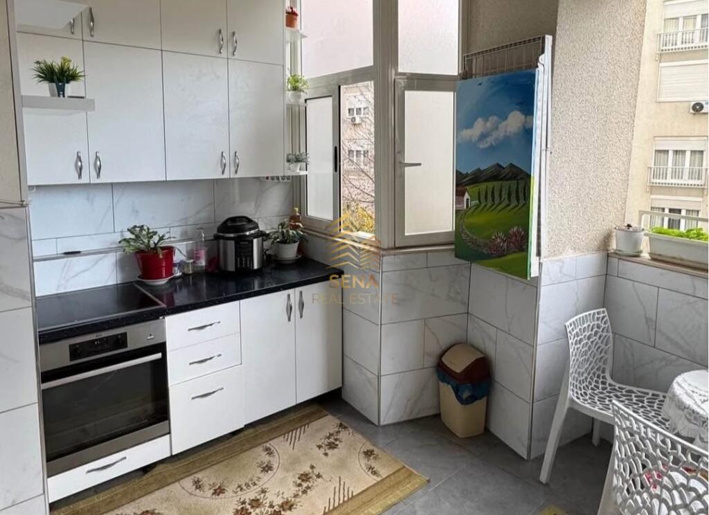 Shitet ,Apartament 2+1+2, 21 Dhjetori,245.000 Euro-0692036407