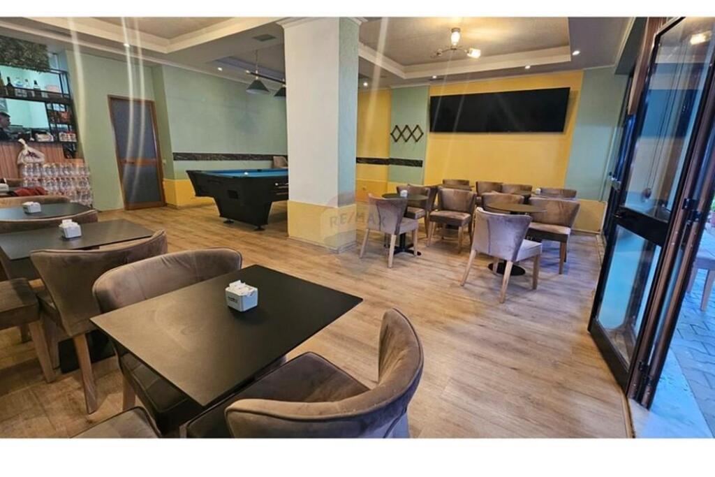 Property for sale in Komuna Parisit.