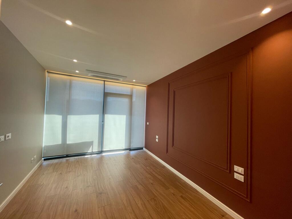 Jepet me qira zyre 2+1 tek Lake View Residence