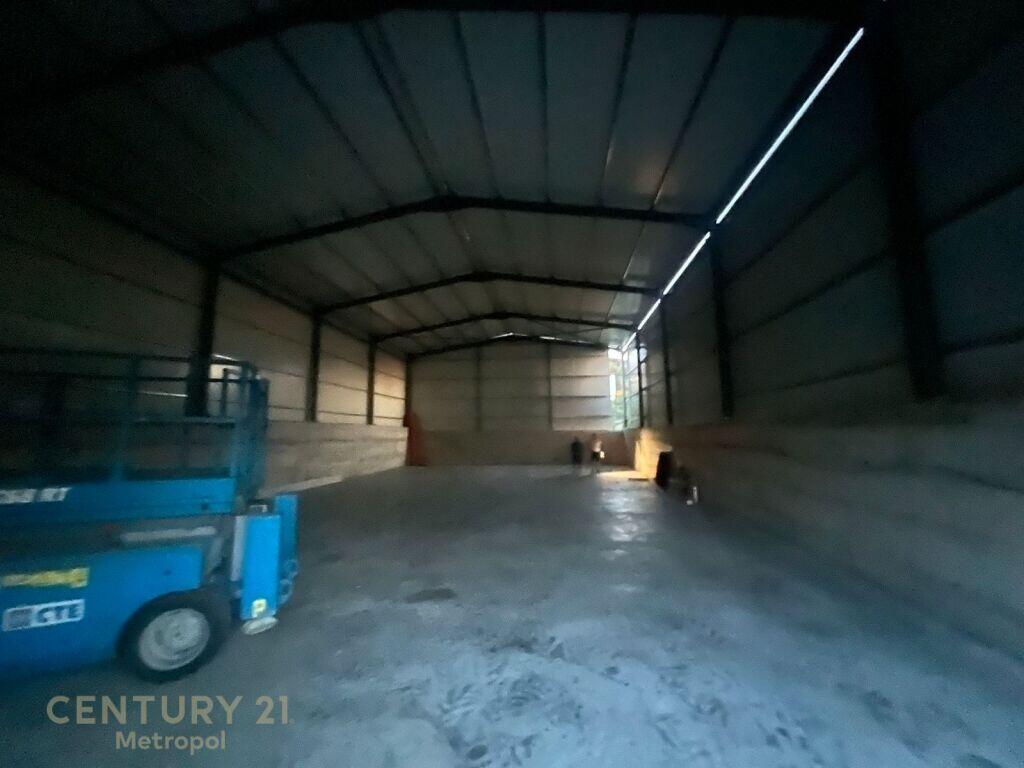Si affittasi capannone industriale vicino al QTU.