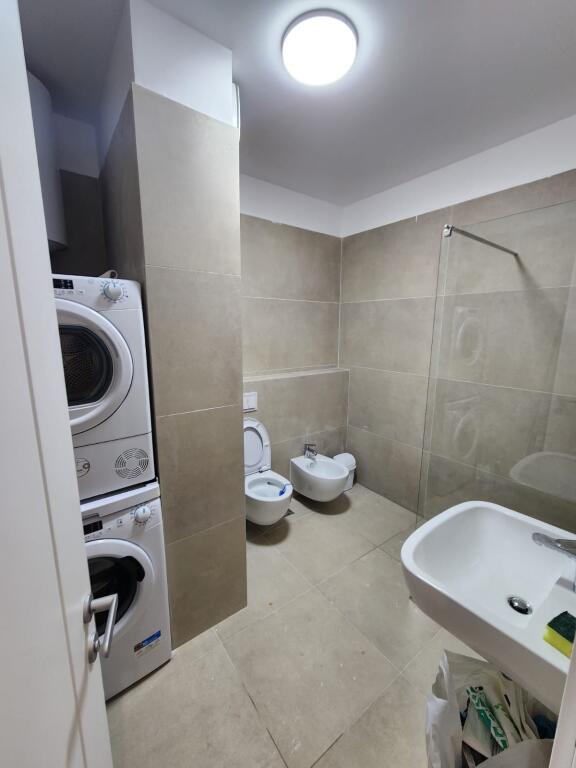 Jepet Apartament 2+1+2 me Qera Tek Stadiumi Air Albania