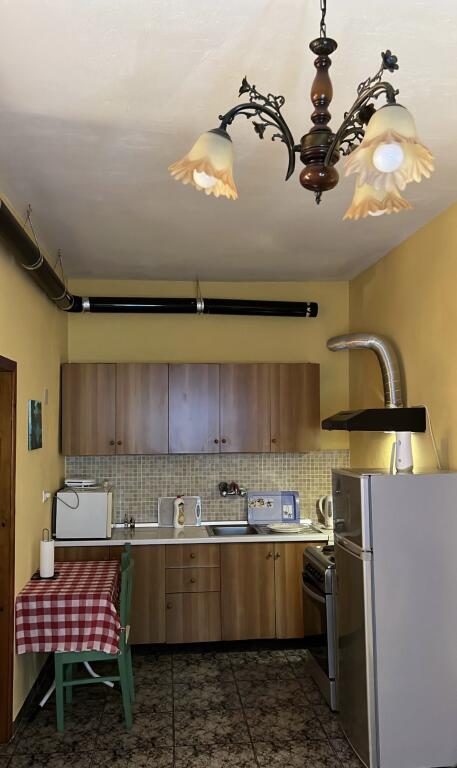 Jepet hyrje 3+1+2 vende parkimi tek inxhinjeria e ndertimit