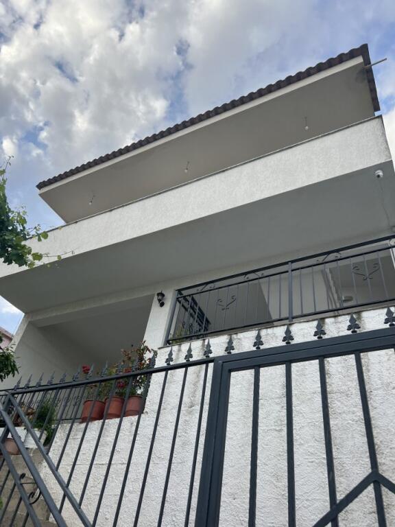 A 2+1 apartment is available for rent in Shkoze, Ali Shefqeti Street.