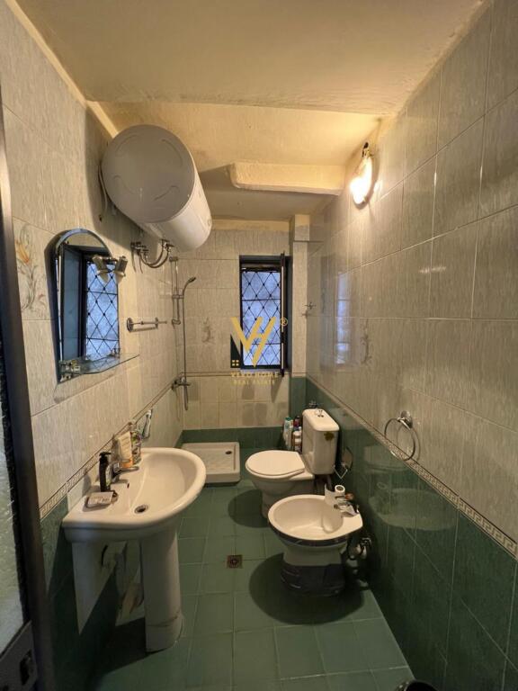 VENDESI APPARTAMENTO 3+1 IN VIA FORTUZI 25.000.000 LEK