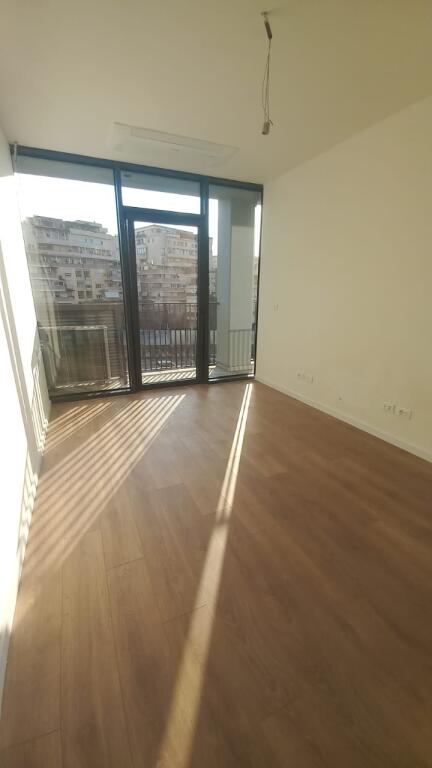 Ambient Zyre Per Qira | Lakeview Residence