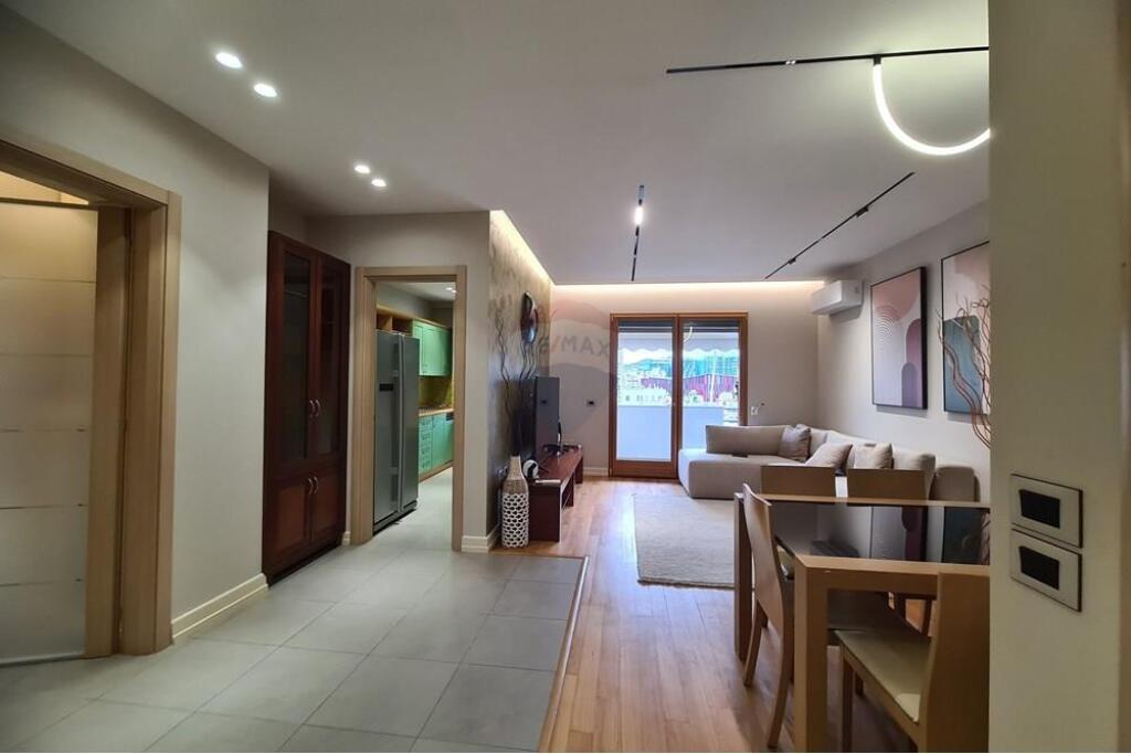 Apartament 2+1+2 me qera tek Liceu Artistik!