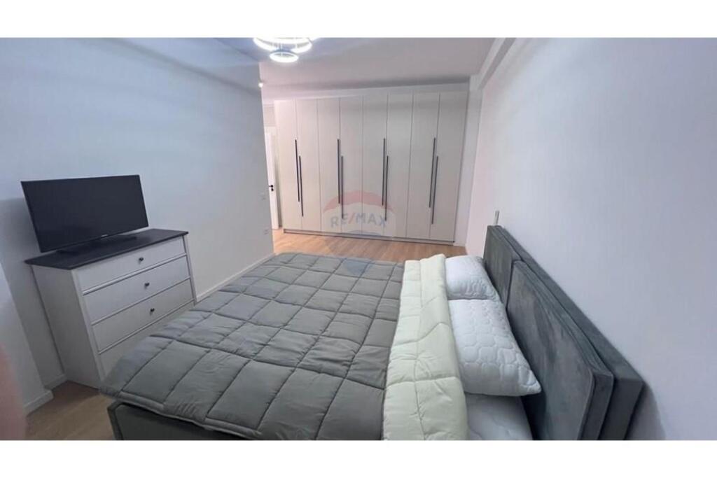 A 3+1+2 apartment is for rent.