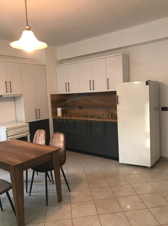 Affitto, Appartamento 2+1, Quartiere 18, Korçë (KO52259)