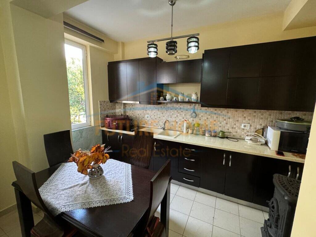 Affitto, Appartamento 2+1, Quartiere 16, Korçë (KO52857)
