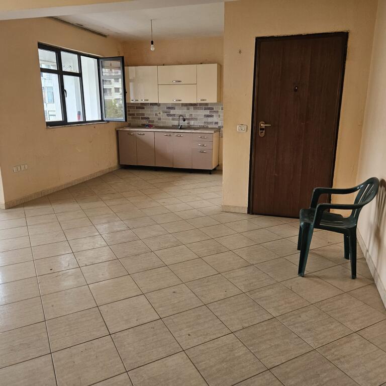 For sale 2+1 in Kthesa e Kamzës Malaiziani.