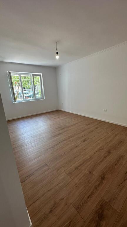 Apartment 2+1 for sale at Vorri i Bomit.