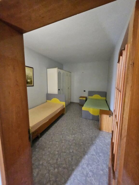 Jepet kati 1 i nje shtepie private 3+1+verande+parkim me qera pas Mesdhetarit , perballe vasil shantos