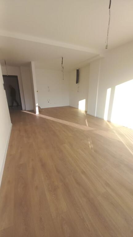 Ambient Zyre Per Qira | Lakeview Residence