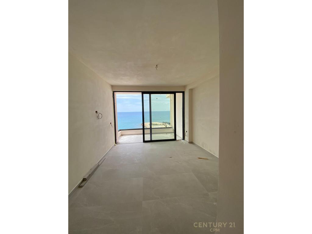 Shitet apartament 2+1 me pamje nga deti Sarande