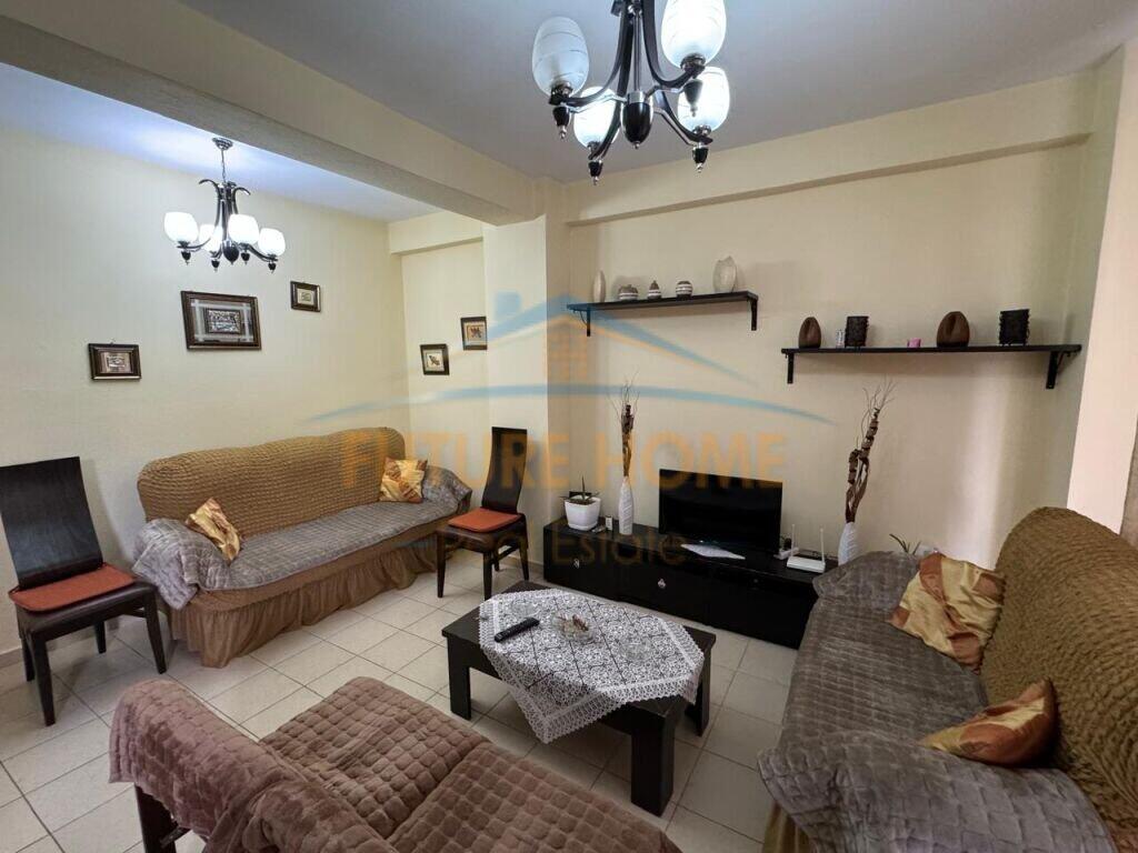 Affitto, Appartamento 2+1, Quartiere 16, Korçë (KO52857)
