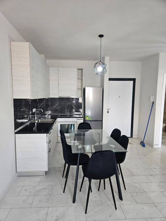 Jepet me qera apartament 1+1 perball Amerikan 3